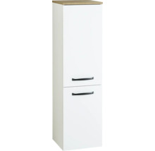 Weißer Badezimmer-Hochschrank mit zwei Türen, schwarzen Griffen und oberer Abdeckung in Holzoptik.