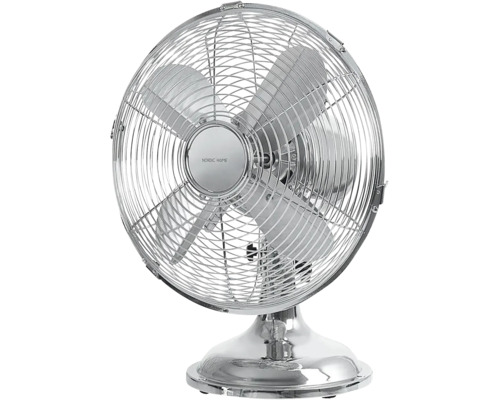 Tischventilator aus verchromtem Metall von Nordic Home mit Schutzgitter und vier Rotorblättern.