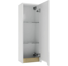 Weißer Badezimmer-Seitenschrank mit geöffneter Tür, zwei Glasböden und Holzdekor unten.