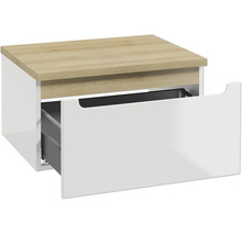 Waschtischunterschrank mit einer geöffneten Schublade, weißer Hochglanz-Front und einer Abdeckplatte in Holzoptik.