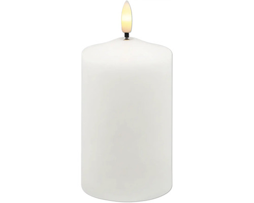 Weiße LED-Stumpenkerze mit realistischer LED-Flamme.