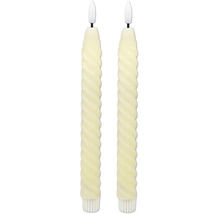 Zwei LED-Stabkerzen mit gedrehtem Design und LED-Flamme.