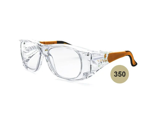 Transparente Schutzbrille mit Seitenschutz und orange-schwarzen Bügeln.