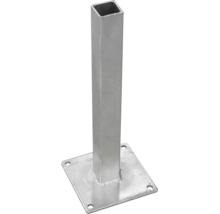 Pfostenträger zum Aufschrauben aus feuerverzinktem Stahl für quadratische Holzpfosten mit Bodenplatte.