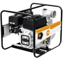 STIHL Benzin-Wasserpumpe mit robustem Metallrahmen für die Bewässerung und Entwässerung.