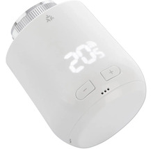 Weißes smartes Heizkörperthermostat mit Digitalanzeige von 20,5 Grad und Plus-Minus-Tasten zur Temperaturregelung.