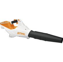 Stihl Laubbläser mit weißem und orangefarbenem Gehäuse sowie schwarzem Düsenrohr.