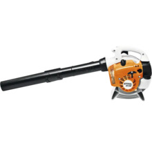 Benzin-Saughäcksler STIHL SH 56 mit langem Blasrohr und Handgriff.
