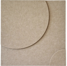 Akustikpaneel aus Filz in Beige, quadratisch mit kreisförmigem Reliefmuster.