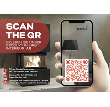 Hand hält ein Smartphone vor einem brennenden Kaminofen und scannt einen Quick-Response-Code für eine Erweiterte Realität. Thermia Logo.