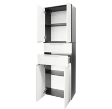Badezimmer-Hochschrank mit zwei Türen und zwei Schubladen, Korpus in Anthrazit und Fronten in Weiß, geöffnet.