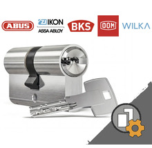 Profilzylinder mit Bohrmuldenschlüssel, ABUS Logo, IKON ASSA ABLOY Logo, BKS Logo, DOM Logo, WILKA Logo und Symbol für Konfiguration.