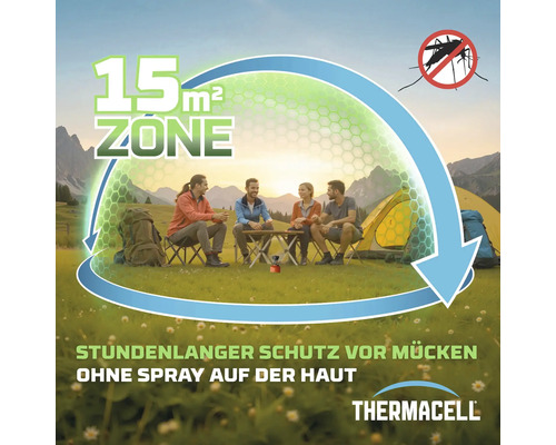 Vier Personen beim Camping in den Bergen, geschützt durch eine 15 Quadratmeter große Thermacell Mückenschutz-Zone. Thermacell Logo.