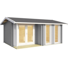 Modernes Gartenhaus aus Holz in Grau und Weiß mit Satteldach, einer Doppelflügeltür mit Glas, zwei hohen Fenstern und kleiner Terrasse.