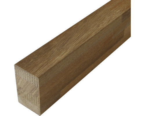 Quadratischer Holzbalken aus dunklem Holz mit sichtbarer Maserung.