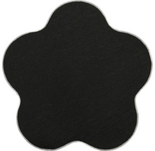 Schwarze Matte in Blumenform mit hellem, umnähtem Rand.