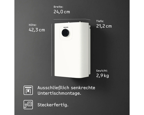 Stiebel Eltron Kleinspeicher, 42,3 mal 24,0 mal 21,2 Zentimeter, 2,9 Kilogramm. Senkrechte Untertischmontage, steckerfertig. Stiebel Eltron Logo.
