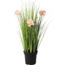 Künstliche Graspflanze mit rosa Blüten im schwarzen Topf.