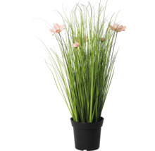 Künstliche Gräser mit rosa Blüten in einem schwarzen Topf.