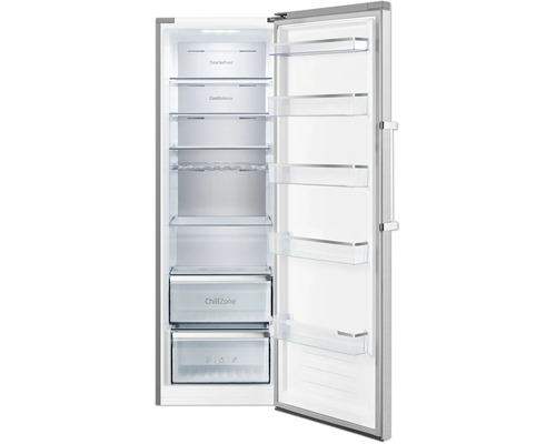 Geöffneter Edelstahl-Kühlschrank mit Glasablagen, Flaschenregal, ChillZone und Gemüsefach.