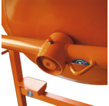 Detailaufnahme des Lagers und der Trommelbefestigung eines orangefarbenen Betonmischers mit Schmiernippel.