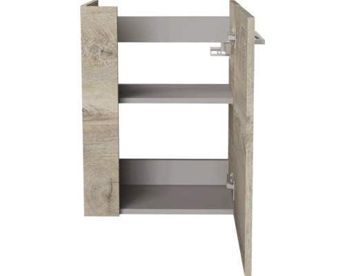 Hängeschrank in Eiche-Optik mit einer geöffneten Tür, einem Einlegeboden und grauem Korpus.