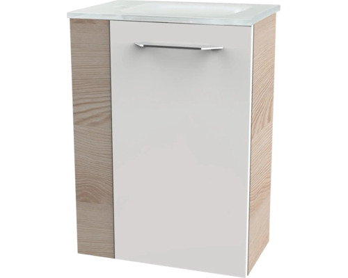 Waschbeckenunterschrank mit weißer Front, Seitenteilen in Holzoptik und silberfarbenem Griff inklusive weißem Waschtisch.