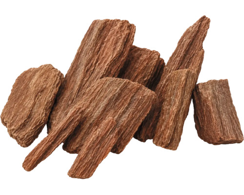 Rotbraune dekorative Holzstücke mit grober Struktur.