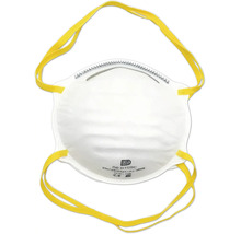 Weiße, schalenförmige Feinstaubmaske mit metallischem Nasenbügel und zwei gelben elastischen Kopfbändern.