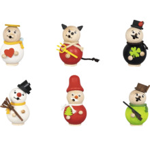 Sechs kleine dekorative Holzfiguren in verschiedenen Designs wie Engel, Teufel, Schornsteinfeger, Schneemann, Weihnachtsmann und Jäger.