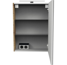 Offener Spiegelschrank für das Badezimmer mit zwei Glaseinlegeböden, integrierter Doppelsteckdose und LED-Aufsatzleuchte.