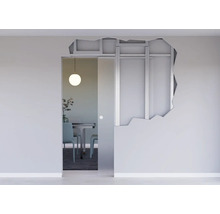 Glasschiebetür-System integriert in eine Wand mit sichtbarem Metall-Trockenbauprofil im modernen Wohnbereich.