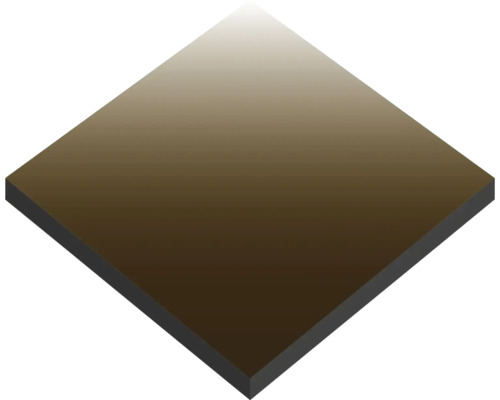 Quadratisches Musterstück einer Verbundplatte mit brauner Metallic-Oberfläche und dunklem Kern.