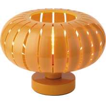 Runde Tischleuchte aus orangefarbenen Lamellen mit sichtbarem Leuchtmittel und kreisförmigem Standfuß.