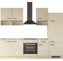 Moderne Küchenzeile mit beigen Fronten, schwarzen Griffen, Dunstabzugshaube, Backofen, Kochfeld und Spüle.