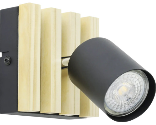Wandspot mit hellen Holzlamellen und einem verstellbaren schwarzen Metallstrahler.
