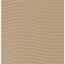 Quadratische Fliese mit horizontal gewellter Struktur in Sanddünen-Optik.