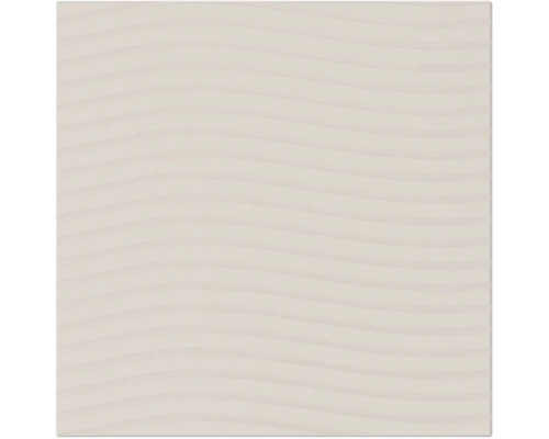 Quadratische Wandfliese in Beige mit horizontaler Wellenstruktur und Relief-Oberfläche.