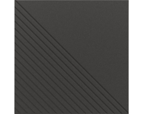 Quadratische Fliese mit diagonal geteilter Oberfläche, eine Hälfte glatt, die andere Hälfte mit diagonalen Reliefstreifen.
