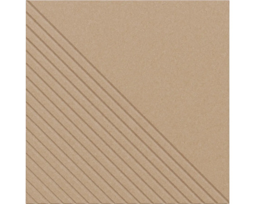 Quadratische Feinsteinzeugfliese in Beige mit diagonalem Rillenmuster auf einer Hälfte und glatter Oberfläche auf der anderen Hälfte.