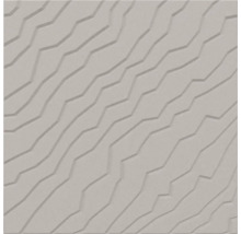 Quadratische Wandfliese aus Keramik mit dreidimensionaler Reliefstruktur und gezackten diagonalen Linien in Grau.
