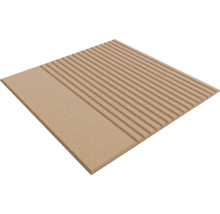 Rechteckige Holzfaserplatte mit parallel verlaufenden gefrästen Nuten und einem glatten Randbereich.