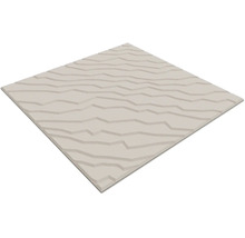 Quadratische Wandfliese mit dreidimensionaler Wellenstruktur in Hellbeige.