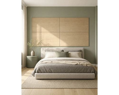 Minimalistisches Schlafzimmer mit gepolstertem Bett, neutraler Bettwäsche, vierteiliger Wanddekoration aus Holz und rundem Nachttisch.