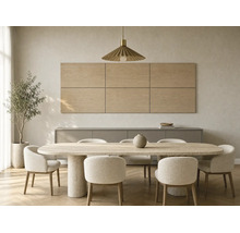 Modernes Esszimmer mit ovalem Steintisch, Polsterstühlen, Wandpaneelen aus Holz und Faltpendelleuchte im minimalistischen Stil.
