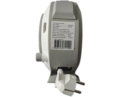 Rückseite einer Kabeltrommel mit Stecker, USB Anschlüssen und Etikett für technische Daten wie Eingangsspannung, Frequenz und USB Ausgangsleistung.