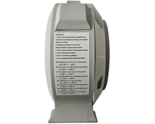 Seitenansicht einer Kabeltrommel mit Warnhinweisen und Informationen zu drei Steckdosen sowie USB-A- und USB-C-Anschlüssen.