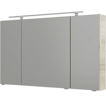 Spiegelschrank mit drei Türen, LED-Beleuchtung und Korpus in Holzoptik.