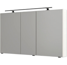 Dreitüriger Badezimmer-Spiegelschrank mit schwarzer LED-Aufsatzleuchte und Griffleisten.