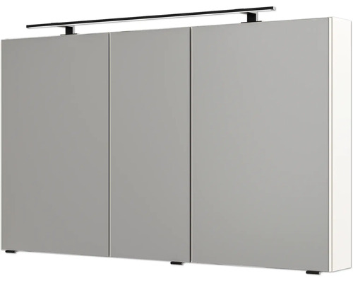 Dreitüriger Badezimmer-Spiegelschrank mit schwarzer LED-Aufsatzleuchte und Griffleisten.